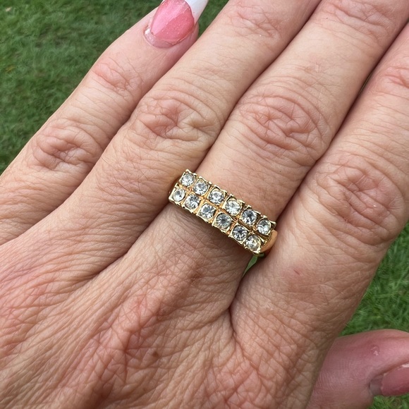 Gold-tone Two Row Faux Diamond Cubic Zirconia Ring👠 - Picture 10 of 15